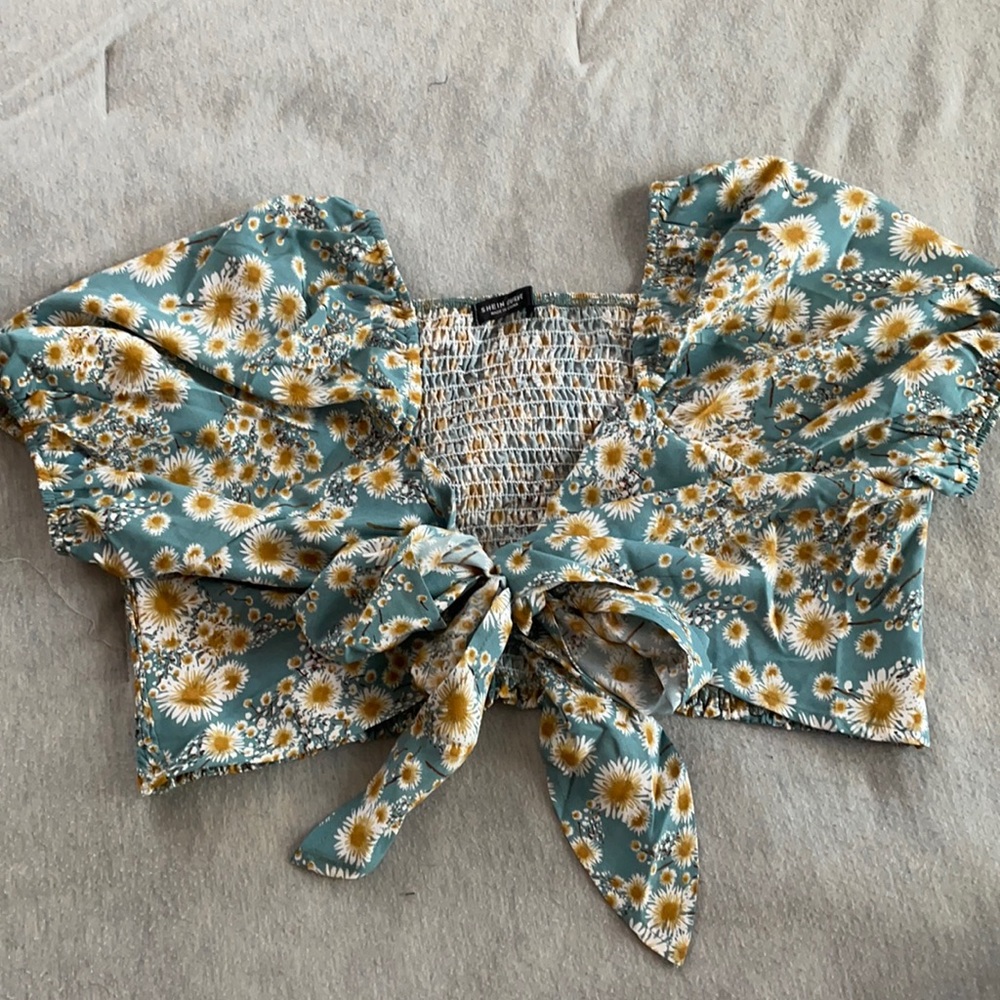 SHEIN Floral Crop Top